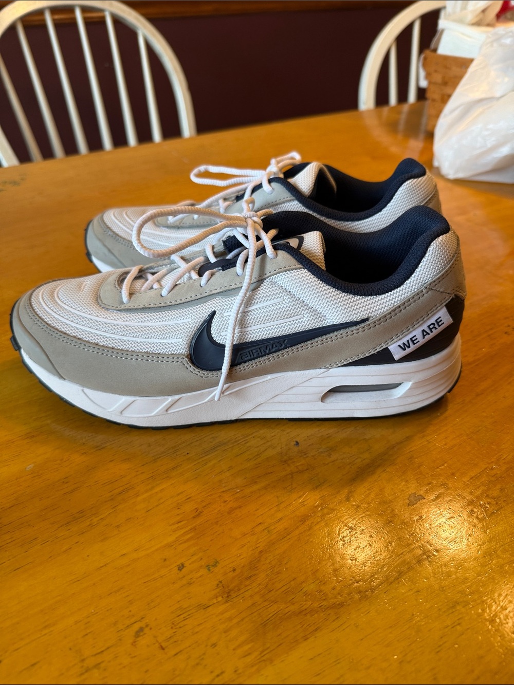 Nike men’s Air Max size 9. Penn State version. New without box.